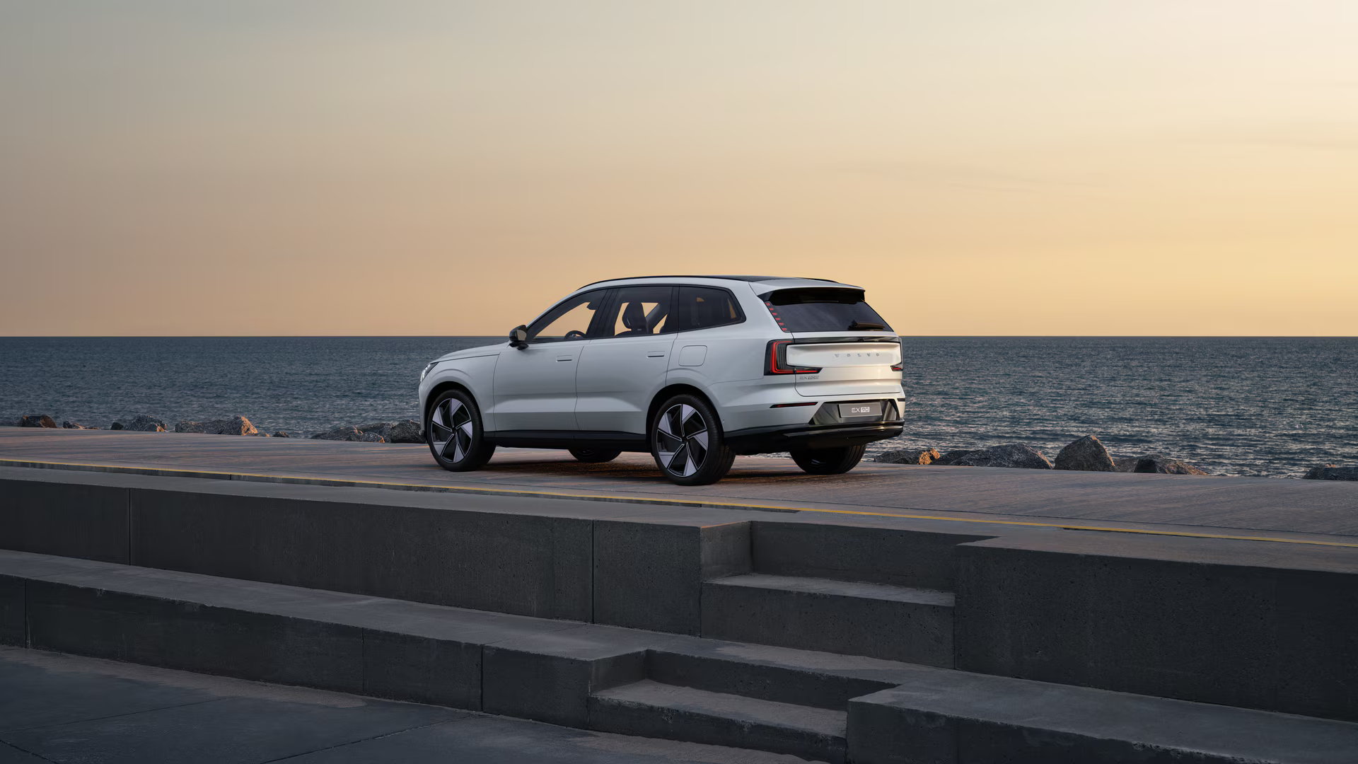 VOLVO EX90