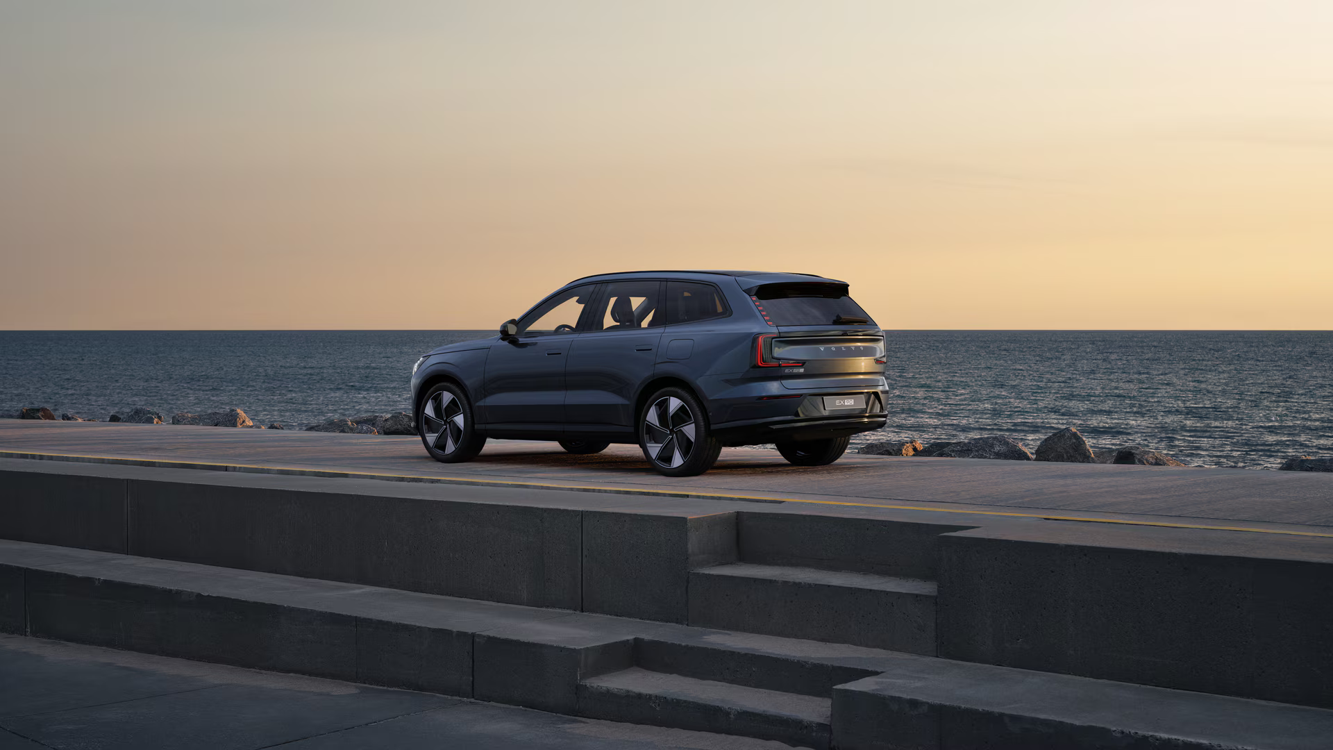 VOLVO EX90