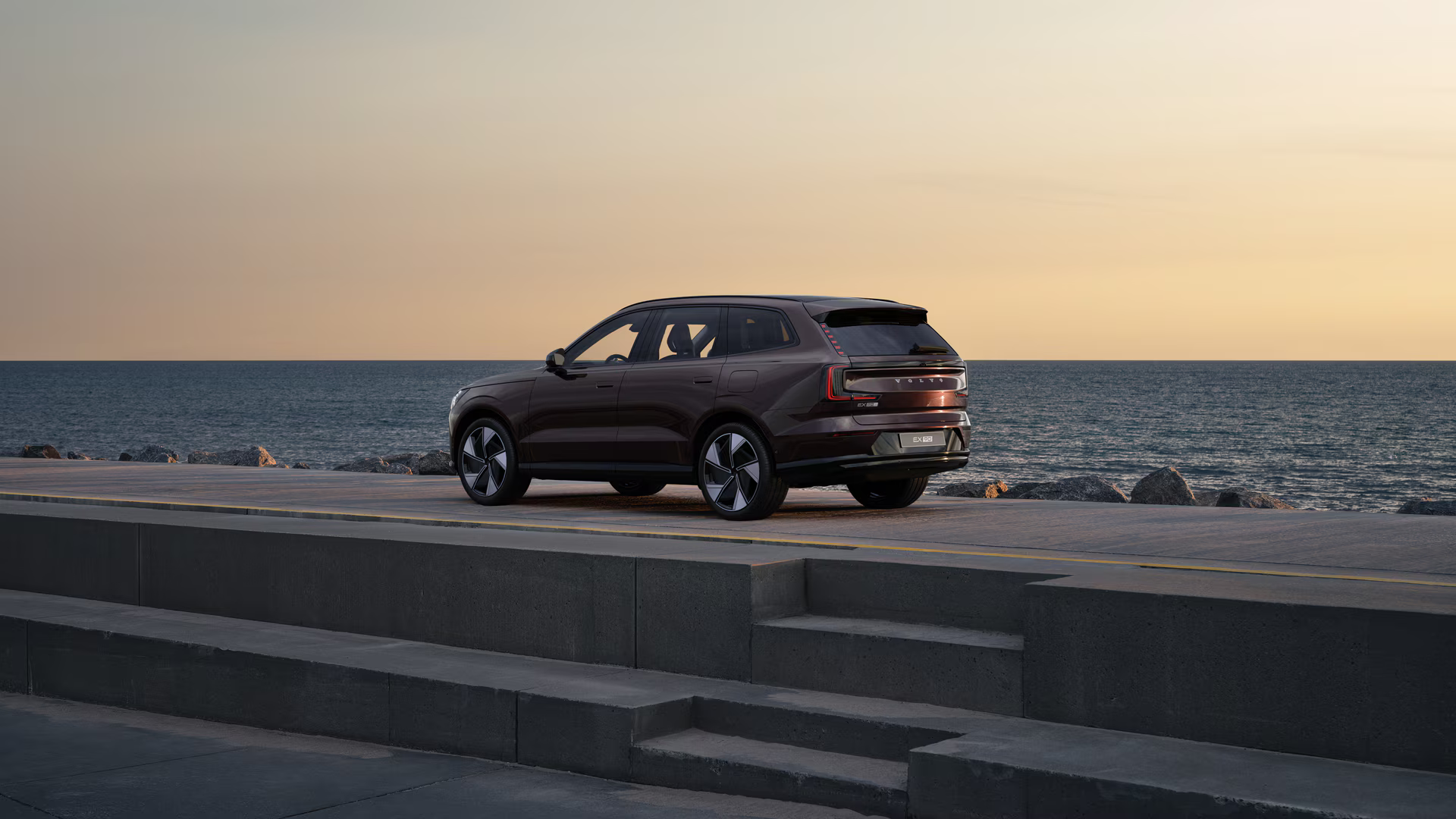 VOLVO EX90
